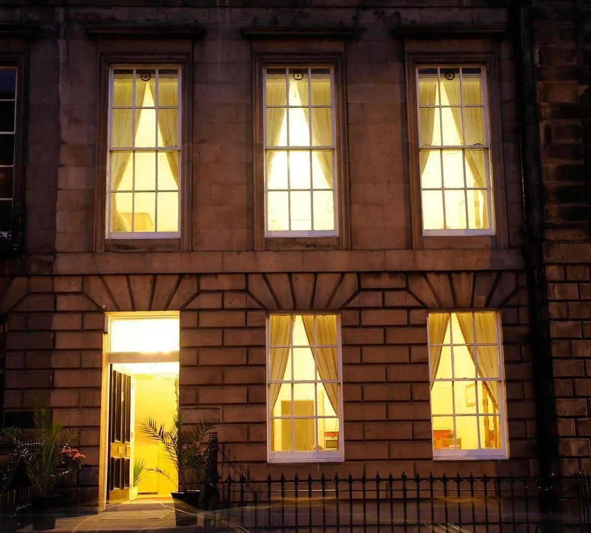 Edinburgh City Suites