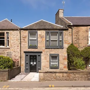 Gasthof 48 Gilmore Place Residences